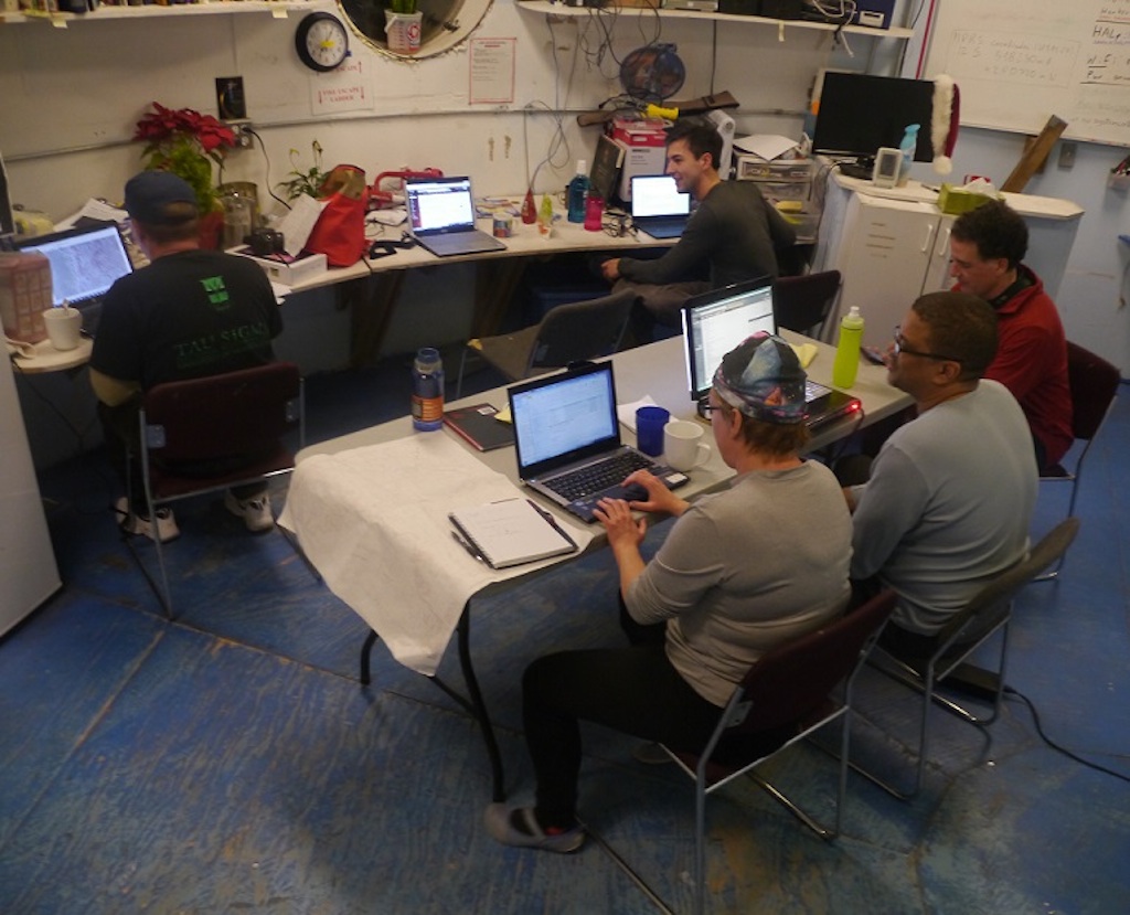 Mock Mars Mission: How to Stay in Touch with 'Earth'